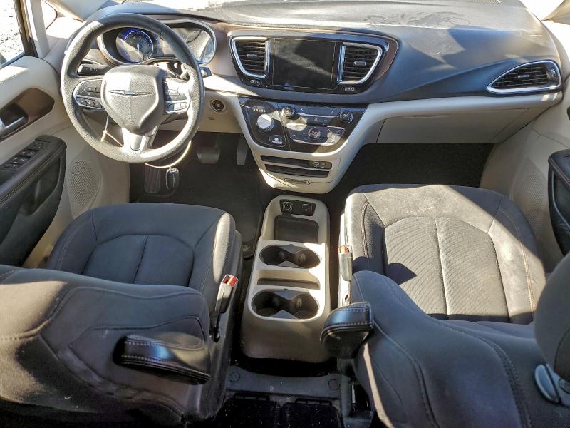 Photo 8 from auction – 2017 CHRYSLER PACIFICA T with VIN 2C4RC1DG1HR840494