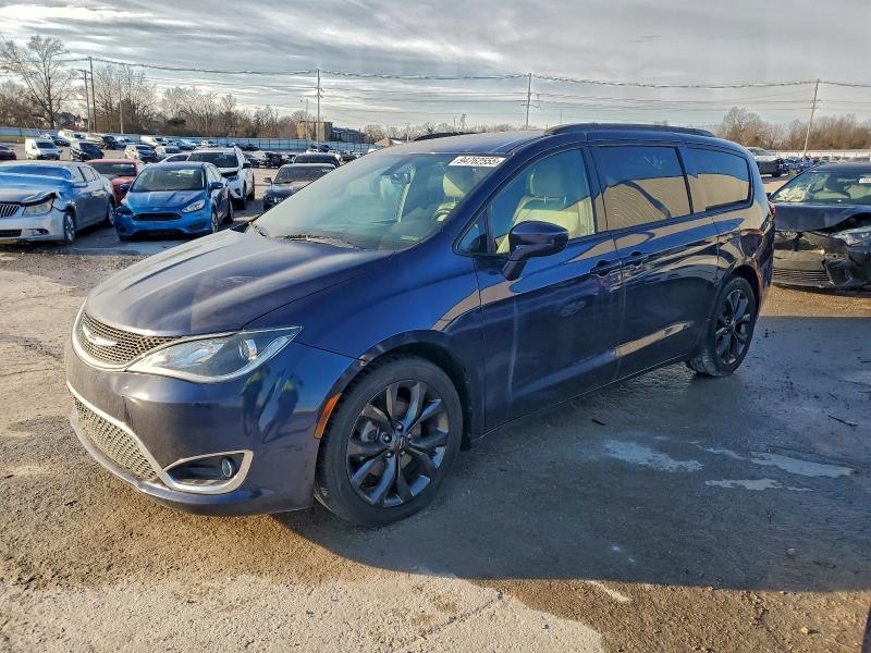 CHRYSLER PACIFICA T 2019 with VIN 2C4RC1FG2KR554982 - Photo from auction