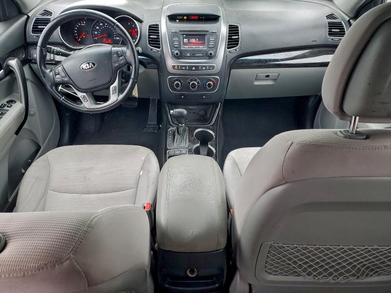Photo 8 from auction – 2015 KIA SORENTO LX with VIN 5XYKTCA64FG571255
