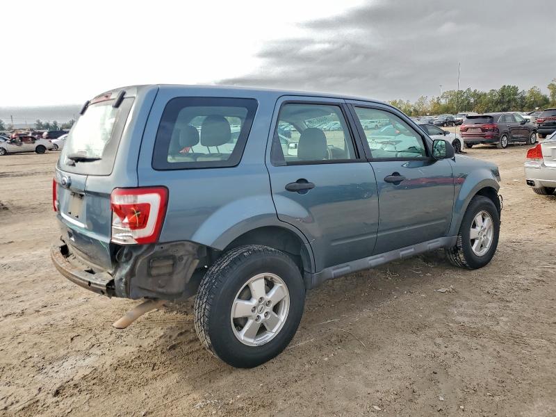 Photo 3 from auction – 2011 FORD ESCAPE XLS with VIN 1FMCU0C74BKB28903
