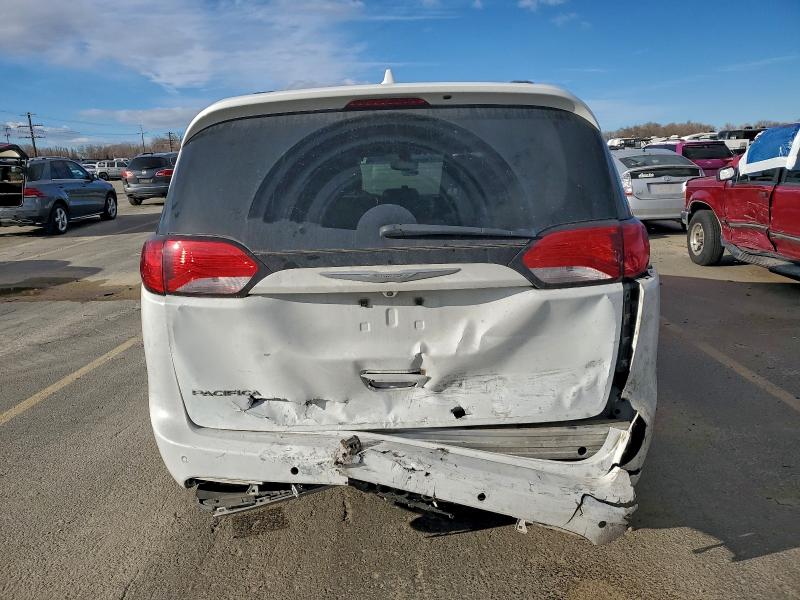 Photo 6 from auction – 2017 CHRYSLER PACIFICA T with VIN 2C4RC1BG4HR810442
