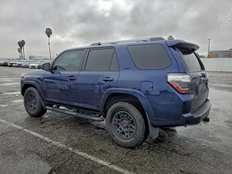 Photo 2 from auction – 2023 TOYOTA 4RUNNER SR with VIN JTEEU5JR5P5304518