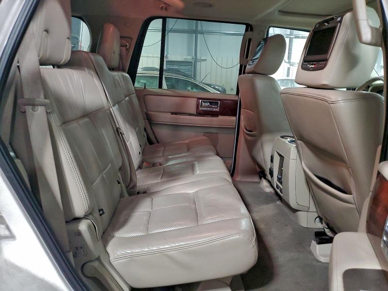 Photo 11 from auction – 2012 LINCOLN NAVIGATOR with VIN 5LMJJ2J50CEL04596