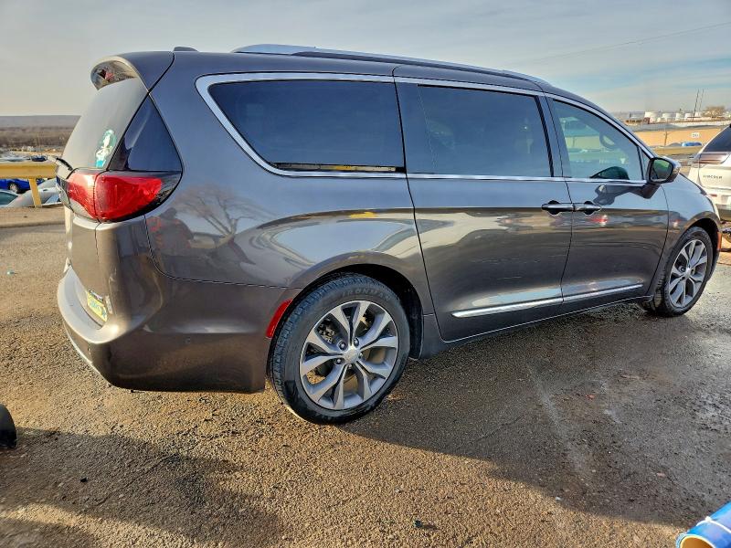 Photo 3 from auction – 2017 CHRYSLER PACIFICA L with VIN 2C4RC1GG8HR587377