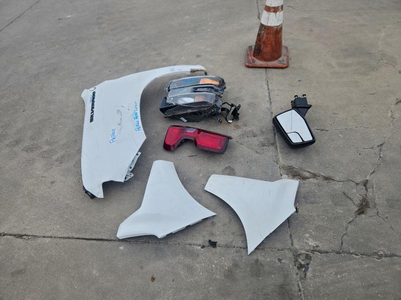 Photo 12 from auction – 2019 CHEVROLET SILVERADO with VIN 1GCRWBEF8KZ343698
