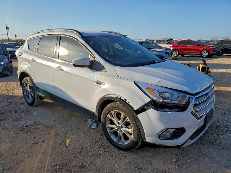 Photo 4 from auction – 2017 FORD ESCAPE SE with VIN 1FMCU0G98HUD93106