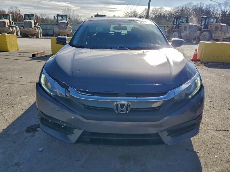 Photo 5 from auction – 2018 HONDA CIVIC EX with VIN 2HGFC2F77JH596627