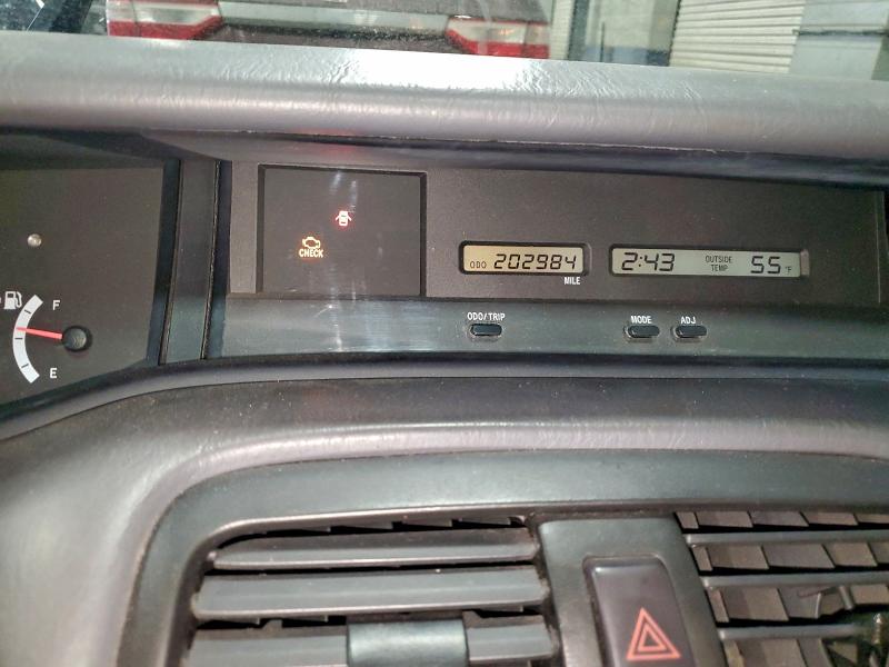 Photo 9 from auction – 2002 TOYOTA AVALON XL with VIN 4T1BF28BX2U250488