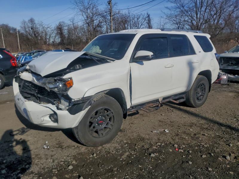 TOYOTA 4RUNNER SR 2016 with VIN JTEBU5JR4G5372439 - Photo from auction