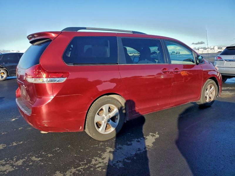 Photo 3 from auction – 2013 TOYOTA SIENNA LE with VIN 5TDKK3DC4DS310146