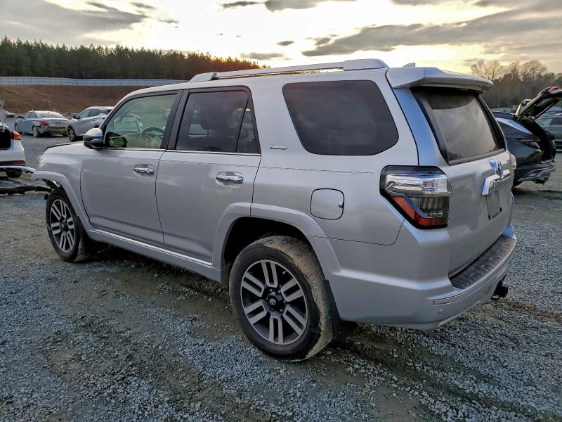 Photo 2 from auction – 2018 TOYOTA 4RUNNER with VIN JTEBU5JR9J5577682