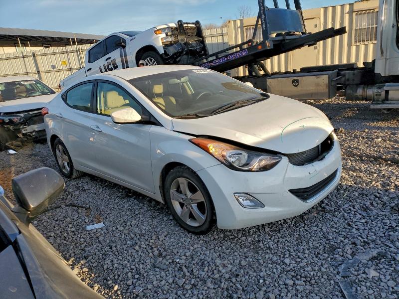 Photo 4 from auction – 2012 HYUNDAI ELANTRA GL with VIN 5NPDH4AE2CH083885