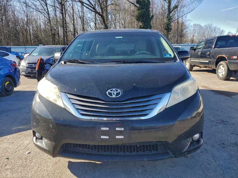 Photo 5 from auction – 2011 TOYOTA SIENNA XLE with VIN 5TDYK3DC4BS108575