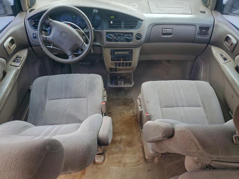 Photo 8 from auction – 2002 TOYOTA SIENNA LE with VIN 4T3ZF13C22U461703