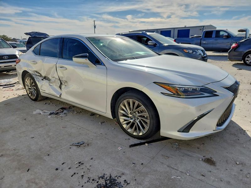 Photo 4 from auction – 2021 LEXUS ES 300H UL with VIN 58AFA1C13MU007948