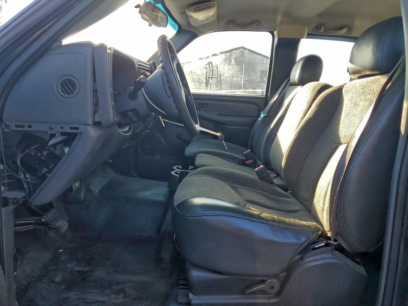 Photo 7 from auction – 2004 CHEVROLET SILVERADO with VIN 1GCEC19V94E371359