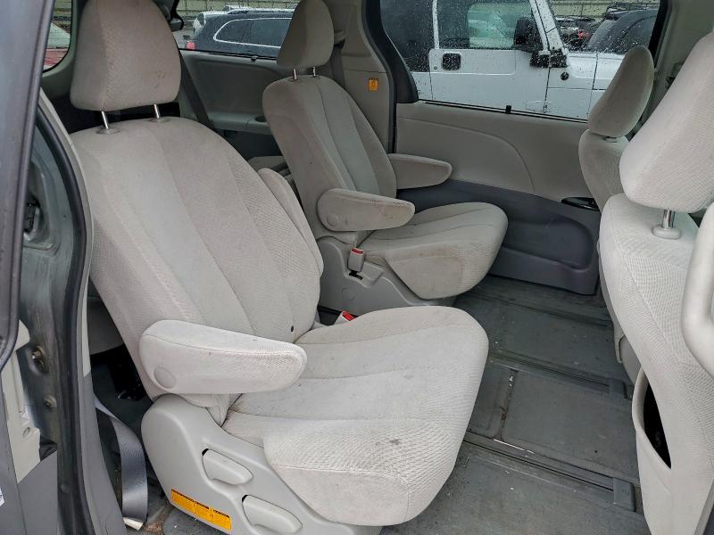 Photo 11 from auction – 2012 TOYOTA SIENNA LE with VIN 5TDJK3DC5CS046896