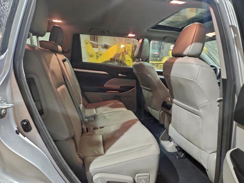 Photo 11 from auction – 2016 TOYOTA HIGHLANDER with VIN 5TDJKRFHXGS353238