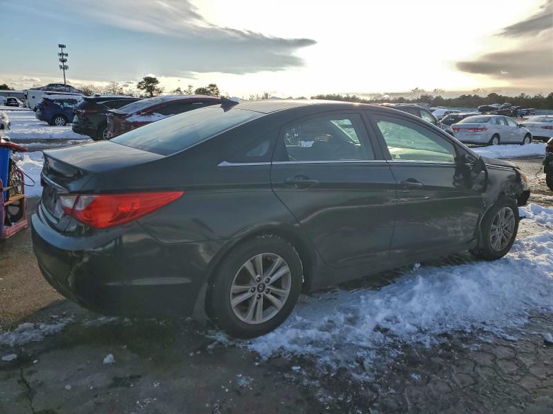 Photo 3 from auction – 2013 HYUNDAI SONATA GLS with VIN 5NPEB4AC6DH696646