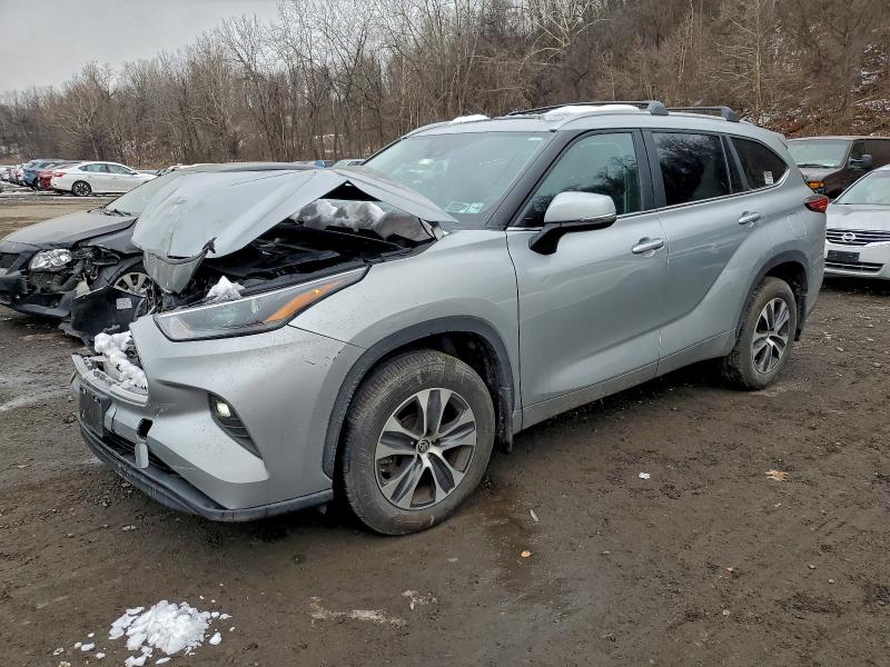 TOYOTA HIGHLANDER 2023 with VIN 5TDKDRBH7PS038028 - Photo from auction