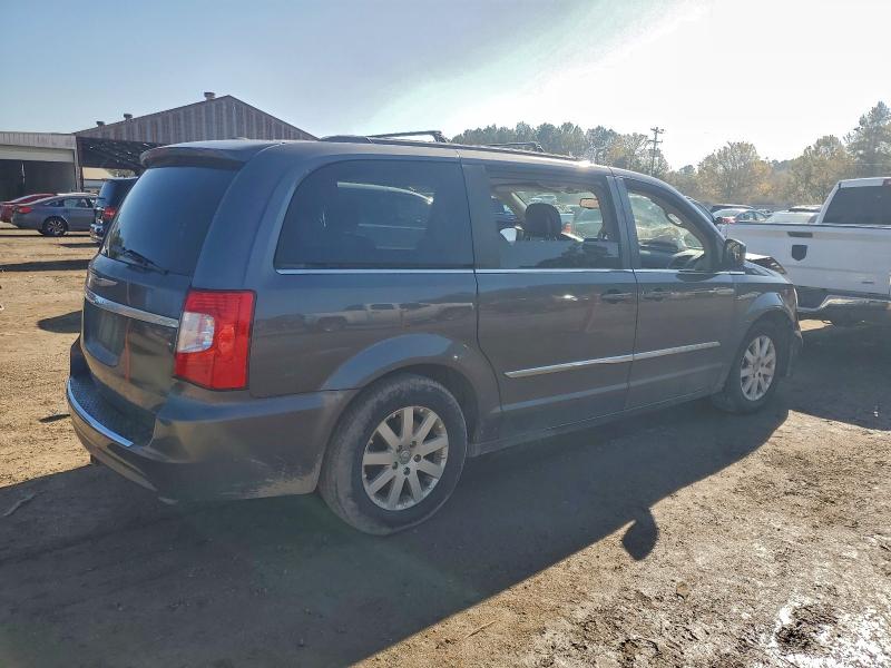 Photo 3 from auction – 2016 CHRYSLER TOWN & COU with VIN 2C4RC1BG8GR295699