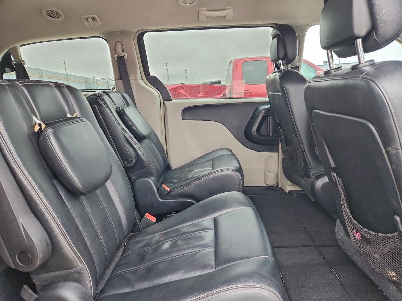 Photo 11 from auction – 2016 CHRYSLER TOWN & COU with VIN 2C4RC1BG5GR293456
