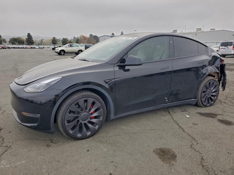 TESLA MODEL Y 2023 مع رقم تعريف المركبة 7SAYGDEF4PF962660 - صورة من المزاد
