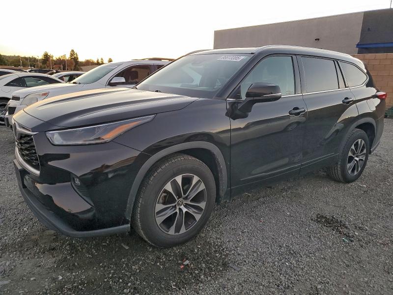 TOYOTA HIGHLANDER 2021 with VIN 5TDHZRAH0MS039109 - Photo from auction