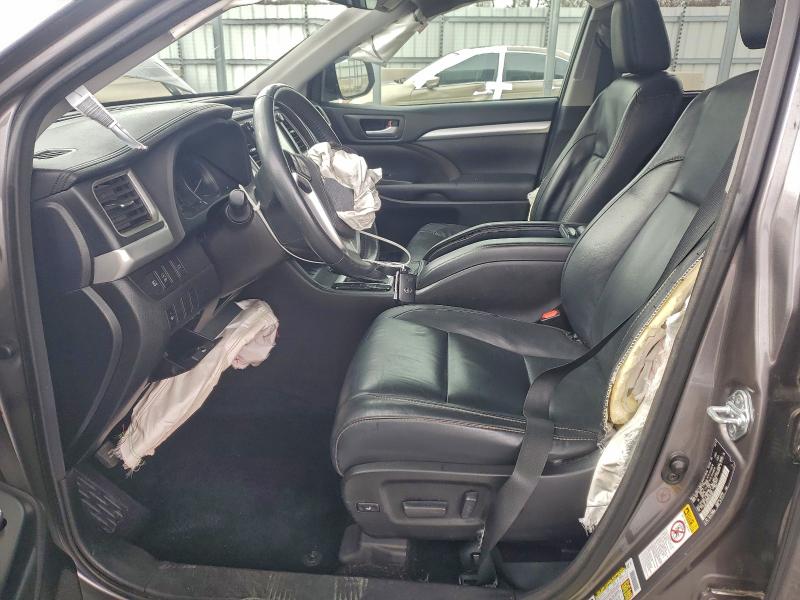 Photo 7 from auction – 2017 TOYOTA HIGHLANDER with VIN 5TDKZRFH8HS225971