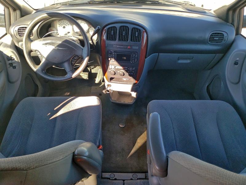 Photo 8 from auction – 2005 CHRYSLER TOWN & COU with VIN 2C4GP44R65R180169