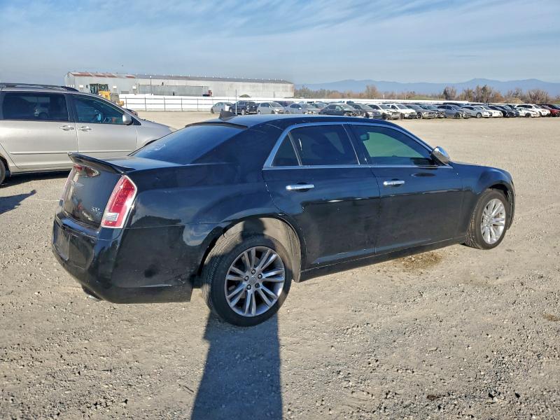Photo 3 from auction – 2014 CHRYSLER 300 S with VIN 2C3CCABG1EH184361