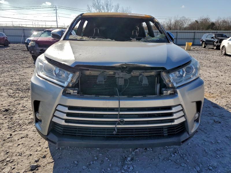 Photo 5 from auction – 2018 TOYOTA HIGHLANDER with VIN 5TDBZRFH9JS909398