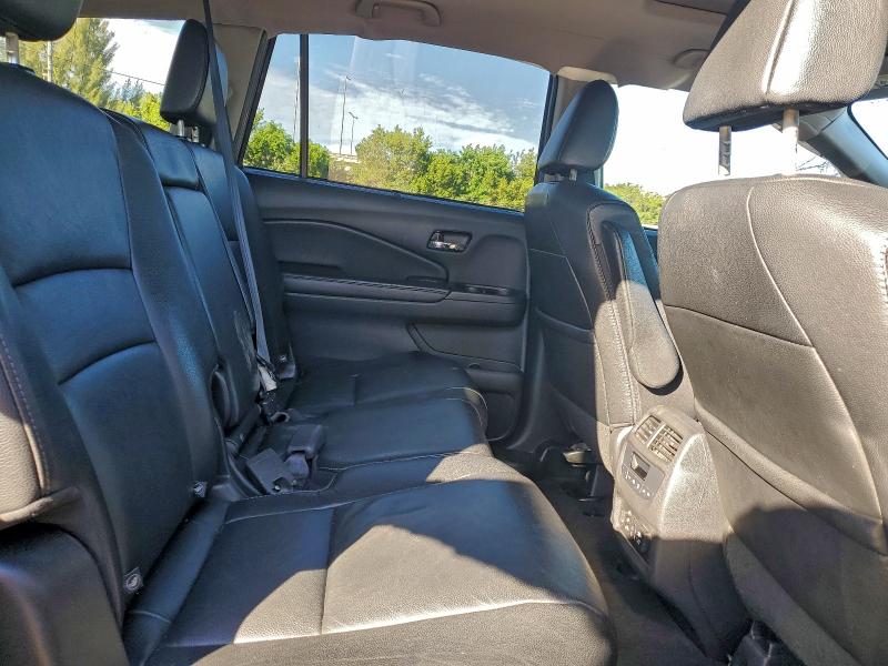 Photo 11 from auction – 2017 HONDA PILOT TOUR with VIN 5FNYF5H96HB026875
