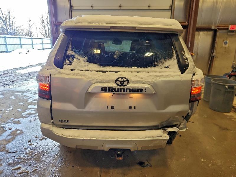 Photo 6 from auction – 2022 TOYOTA 4RUNNER SR with VIN JTENU5JR1N6004255