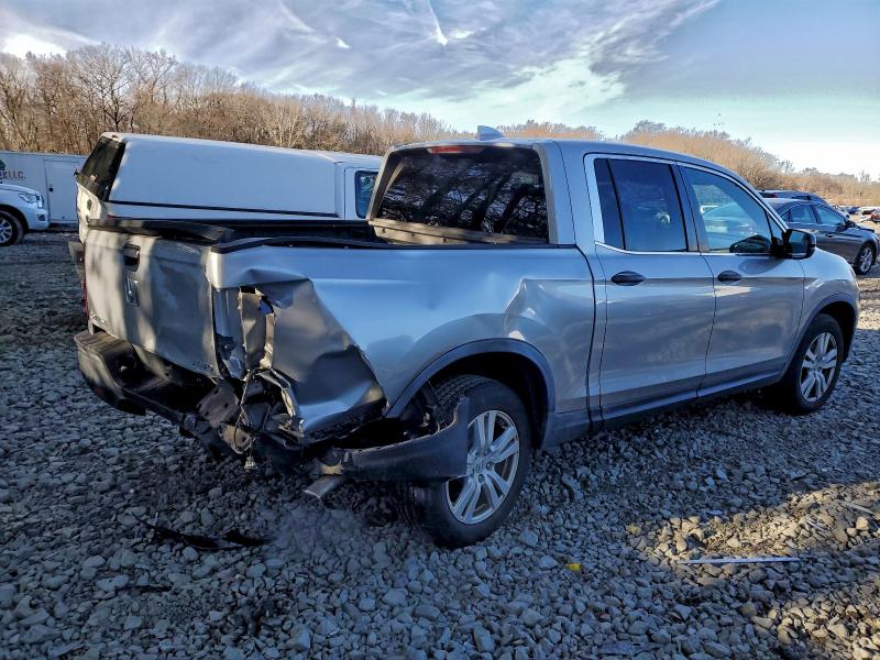 Photo 3 from auction – 2017 HONDA RIDGELINE with VIN 5FPYK3F27HB038109
