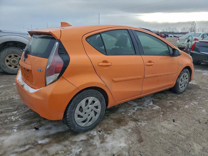 Photo 3 from auction – 2016 TOYOTA PRIUS C with VIN JTDKDTB37G1139682