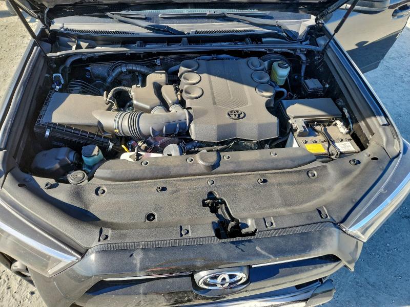 Photo 11 from auction – 2022 TOYOTA 4RUNNER SR with VIN JTEEU5JR3N5275288