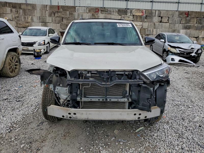 Photo 5 from auction – 2019 TOYOTA 4RUNNER SR with VIN JTEBU5JRXK5652245
