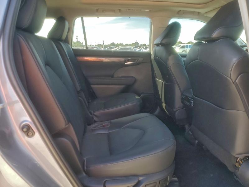 Photo 11 from auction – 2023 TOYOTA HIGHLANDER with VIN 5TDEBRCH1PS114585
