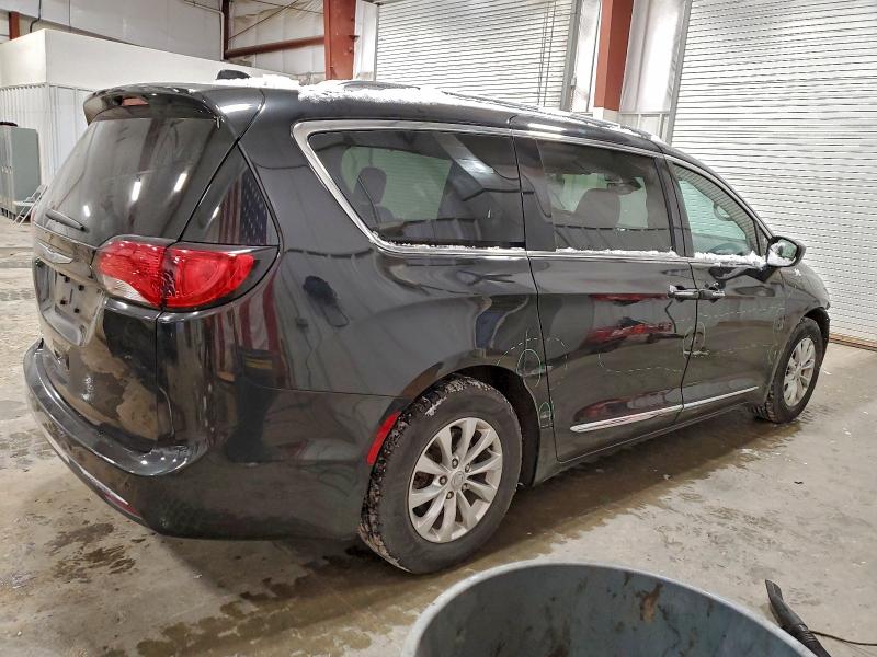 Photo 3 from auction – 2018 CHRYSLER PACIFICA T with VIN 2C4RC1EG6JR155329
