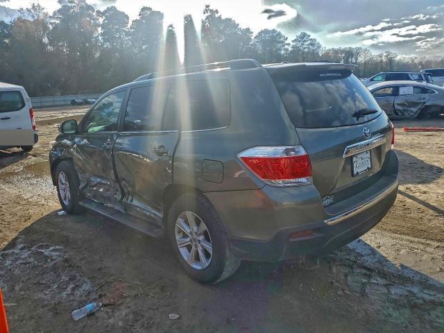 Photo 2 from auction – 2011 TOYOTA HIGHLANDER with VIN 5TDZK3EH2BS026276
