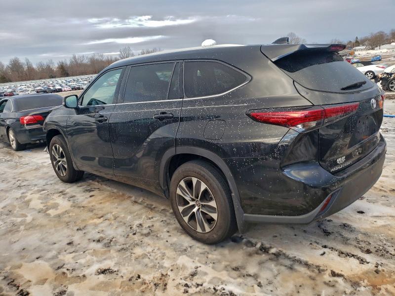 Photo 2 from auction – 2022 TOYOTA HIGHLANDER with VIN 5TDGZRBH4NS587495