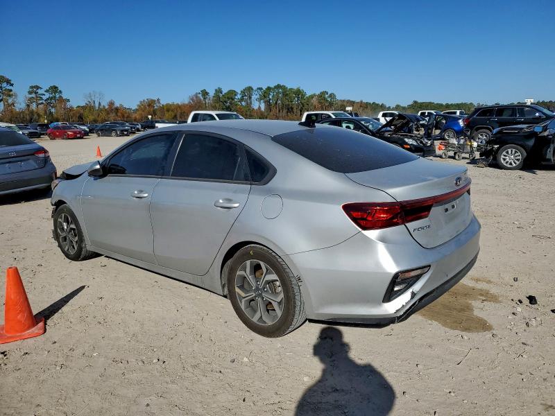 Photo 2 from auction – 2021 KIA FORTE with VIN 3KPF24AD2ME279722