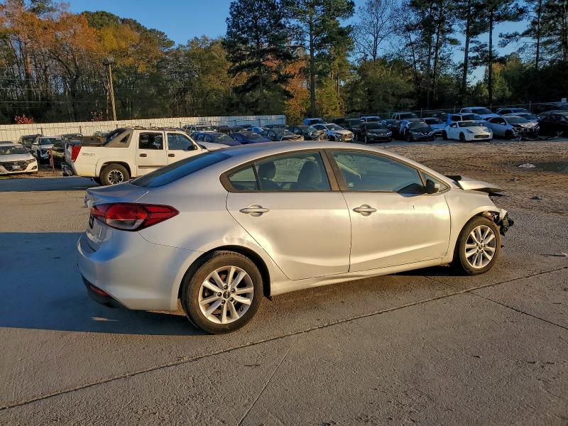 Photo 3 from auction – 2017 KIA FORTE LX with VIN 3KPFL4A7XHE131685