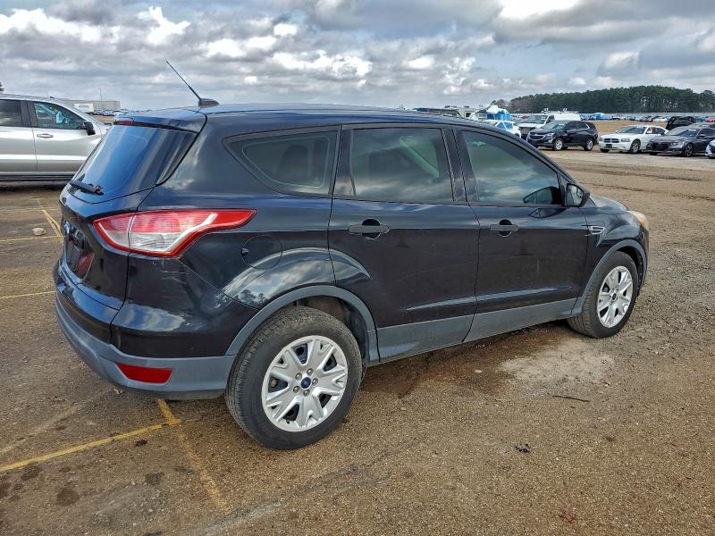 Photo 3 from auction – 2015 FORD ESCAPE S with VIN 1FMCU0F71FUB93343