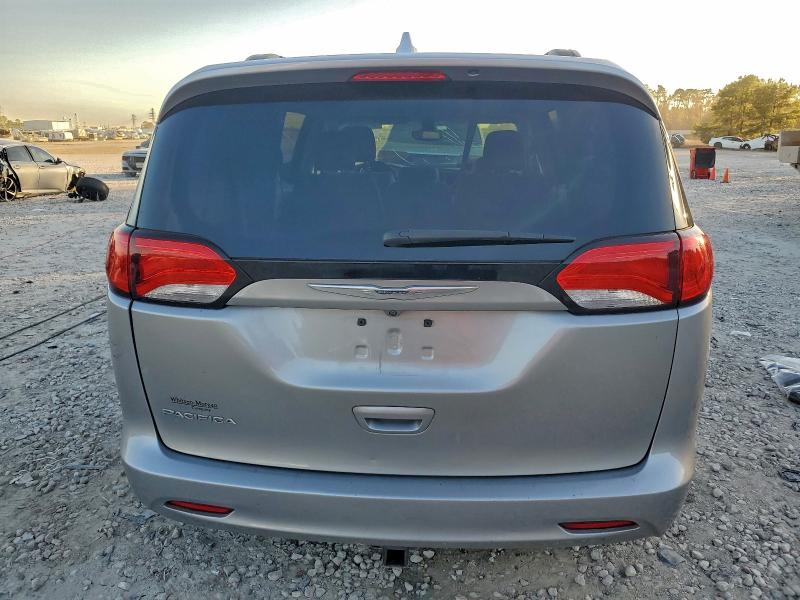 Photo 6 from auction – 2017 CHRYSLER PACIFICA T with VIN 2C4RC1DG7HR508012