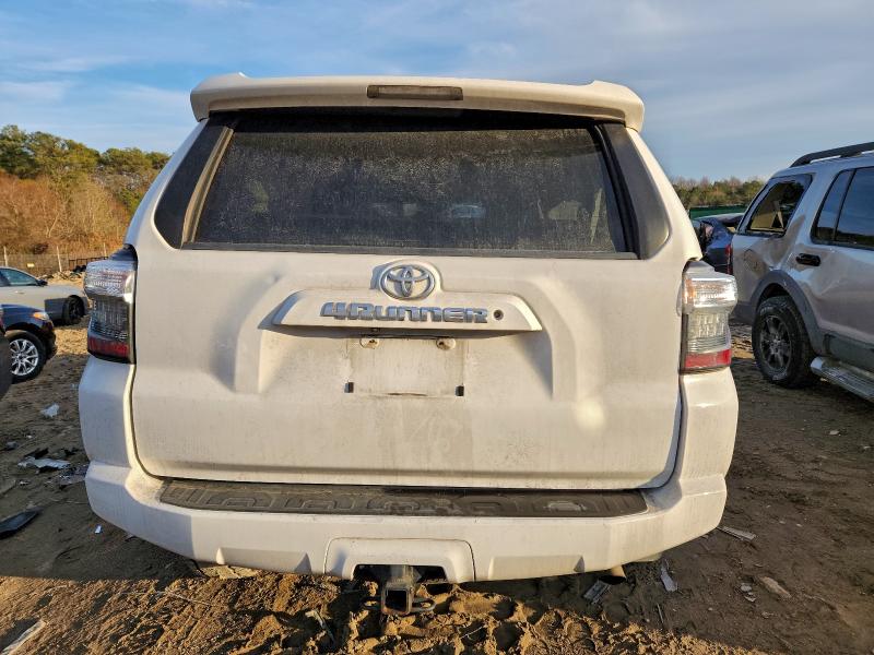 Photo 6 from auction – 2018 TOYOTA 4RUNNER SR with VIN JTEBU5JR2J5554180