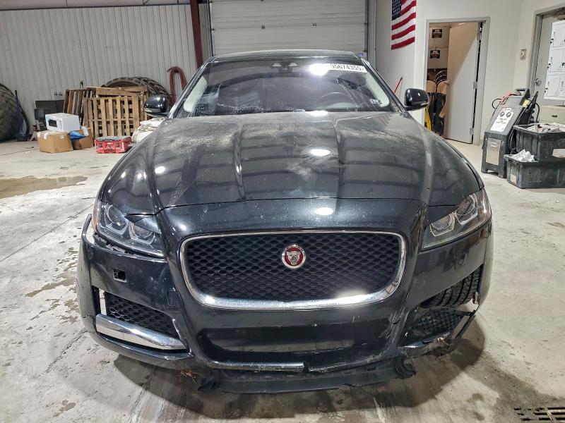 Photo 5 from auction – 2017 JAGUAR XF with VIN SAJBK4BV5HCY42444