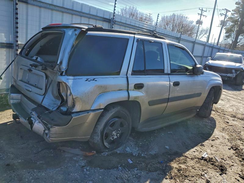Photo 3 from auction – 2005 CHEVROLET TRAILBLAZE with VIN 1GNDT13S852329107