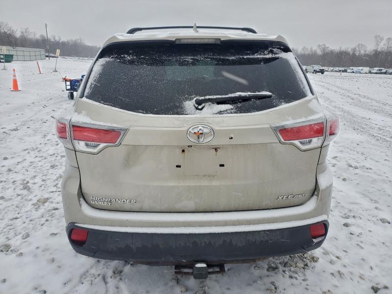 Photo 6 from auction – 2015 TOYOTA HIGHLANDER with VIN 5TDJKRFH4FS146391